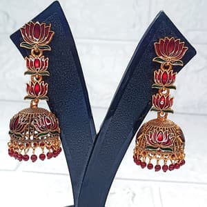 Triple lotus motif with engraved dome